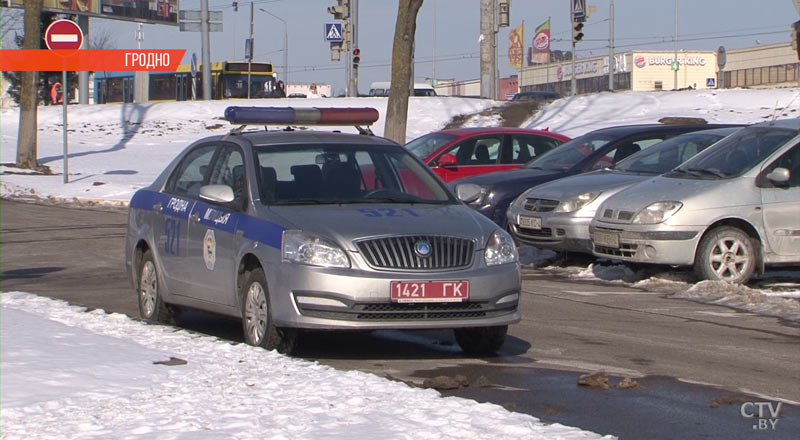 В Гродно пьяный бесправник на угнанном авто пытался скрыться от наряда ГАИ-1