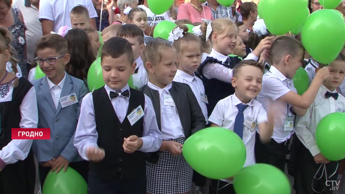 Современное здание с безбарьерной средой. В Гродно открыли новую школу-1