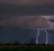 Как себя вести во время грозы? Эти действия помогут вам спасти жизнь