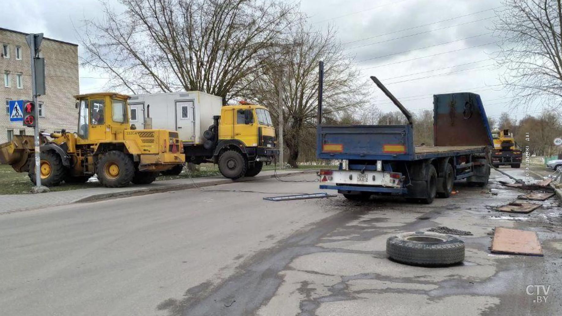 Авария в Жодино. Из-за плохого крепления фура развалилась на повороте-4