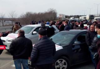 В Грузии продолжаются протесты против повышения цен на топливо. Стоимость горючего увеличивается каждый день