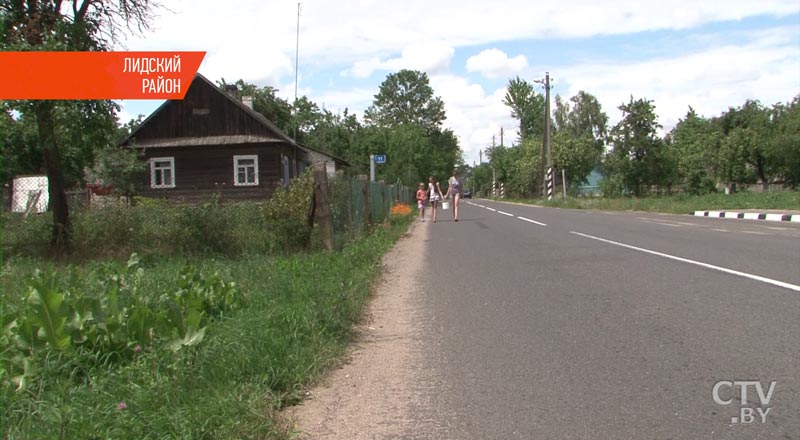 Ирония судьбы: жители деревни в Лидском районе, имея водопровод, вынуждены ходить с ведрами к колодцу-25