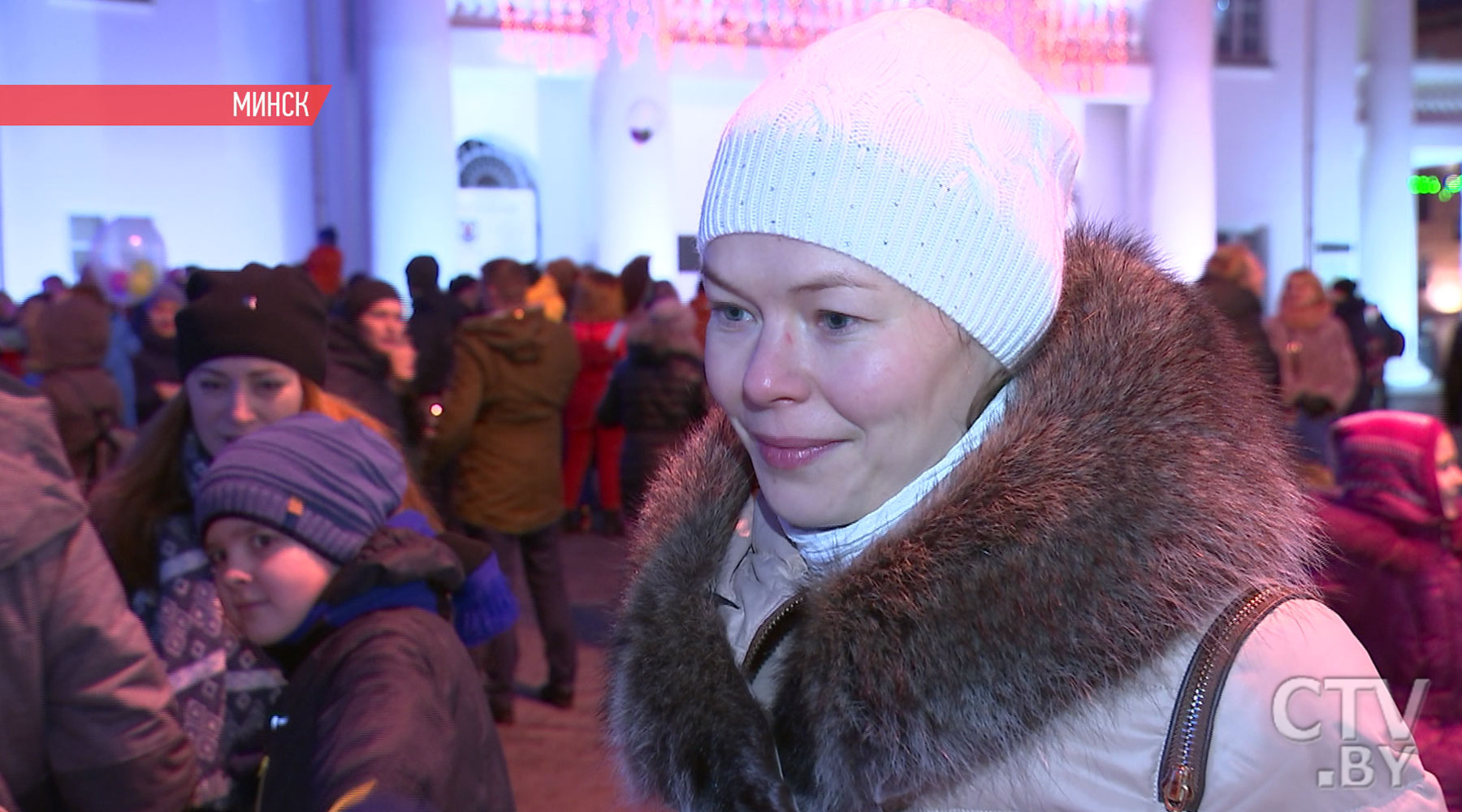 Покататься на аттракционах и посмотреть спектакль: в Верхнем городе в Минске прошел детский праздник -16