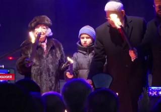 Сотни туристов собрались на зажжение ханукального светильника в Берлине 