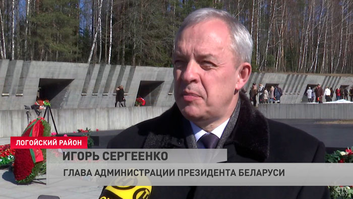 «Важно, чтобы об этом, конечно, знала молодёжь». Владимир Андрейченко возложил цветы к мемориалу сожжённой Хатыни-4