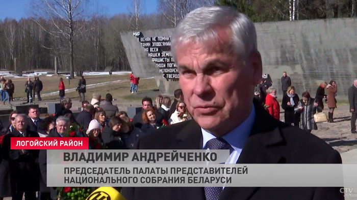 «Важно, чтобы об этом, конечно, знала молодёжь». Владимир Андрейченко возложил цветы к мемориалу сожжённой Хатыни-10