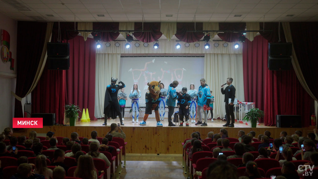 Хоккеисты минского «Динамо» провели урок для школьников-1 Хоккеисты минского «Динамо» провели урок для школьников-1