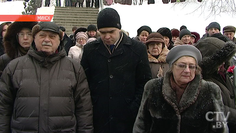 Жертв Холокоста вспоминают в Минске 2 марта: у мемориального комплекса «Яма» прошёл памятный митинг  -9