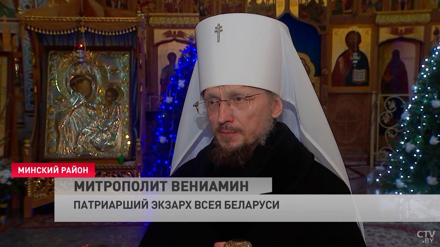 «Это знак нашего взаимодействия». Митрополит Вениамин передал освящённую хоругвь сотрудникам МЧС-4