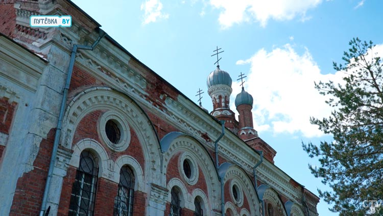 Чем храм Успения Пресвятой Богородицы в деревне Победа отличается от других православных?-1