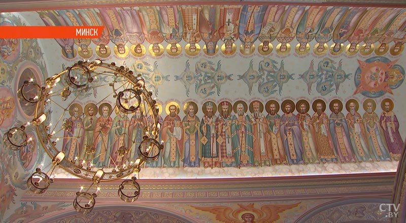 Подходит к завершению роспись стен в Храме Всех Святых
