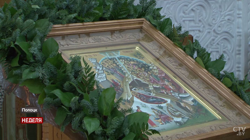 Заказали 200 живых цветов и специальную ель: как к Рождеству в храмах украшают иконостасы-3 Заказали 200 живых цветов и специальную ель: как к Рождеству в храмах украшают иконостасы-3