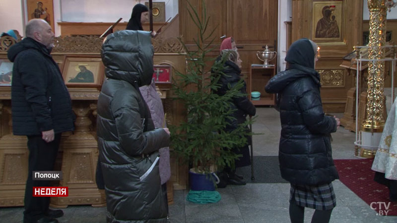 Заказали 200 живых цветов и специальную ель: как к Рождеству в храмах украшают иконостасы-6 Заказали 200 живых цветов и специальную ель: как к Рождеству в храмах украшают иконостасы-6
