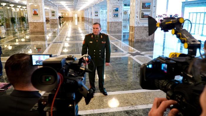 «Никакого излишества». Министр обороны рассказал, по какому принципу Беларусь будет укреплять свои рубежи