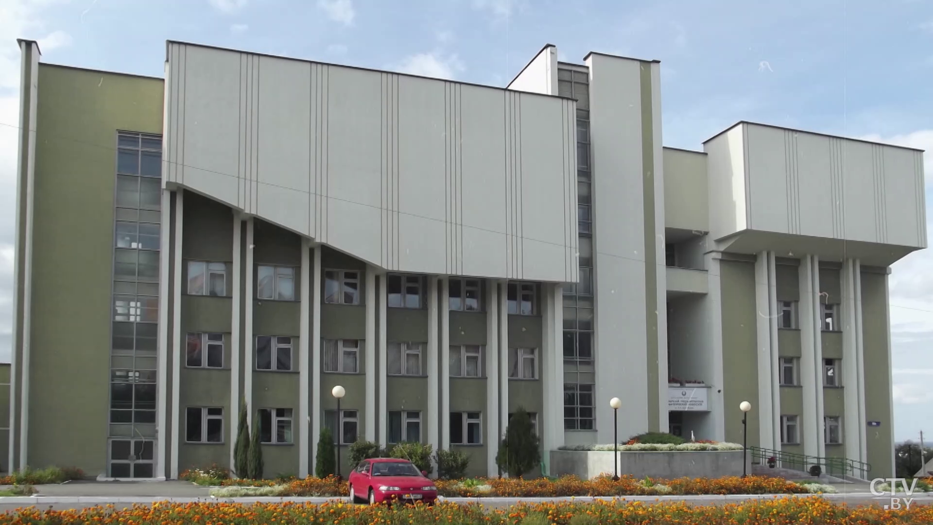 «Усе дачкі Івана Пятровіча – філолагі». Хто сёння працягвае працу знакамітага беларускага пісьменніка?-7