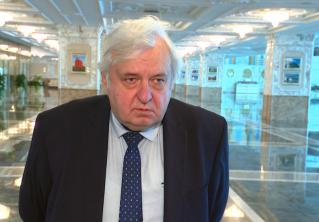Игорь Карпов о вакцинации: не гарантирует незаболевания, но редчайшим образом снижает вероятность тяжёлого течения 