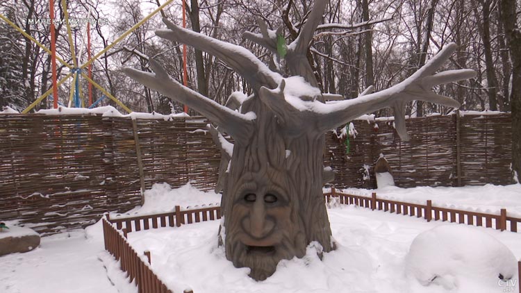 Кощей, Змей Горыныч и Дед Мороз поселились в парке Горького. Рассказываем про интерактивную игру-4