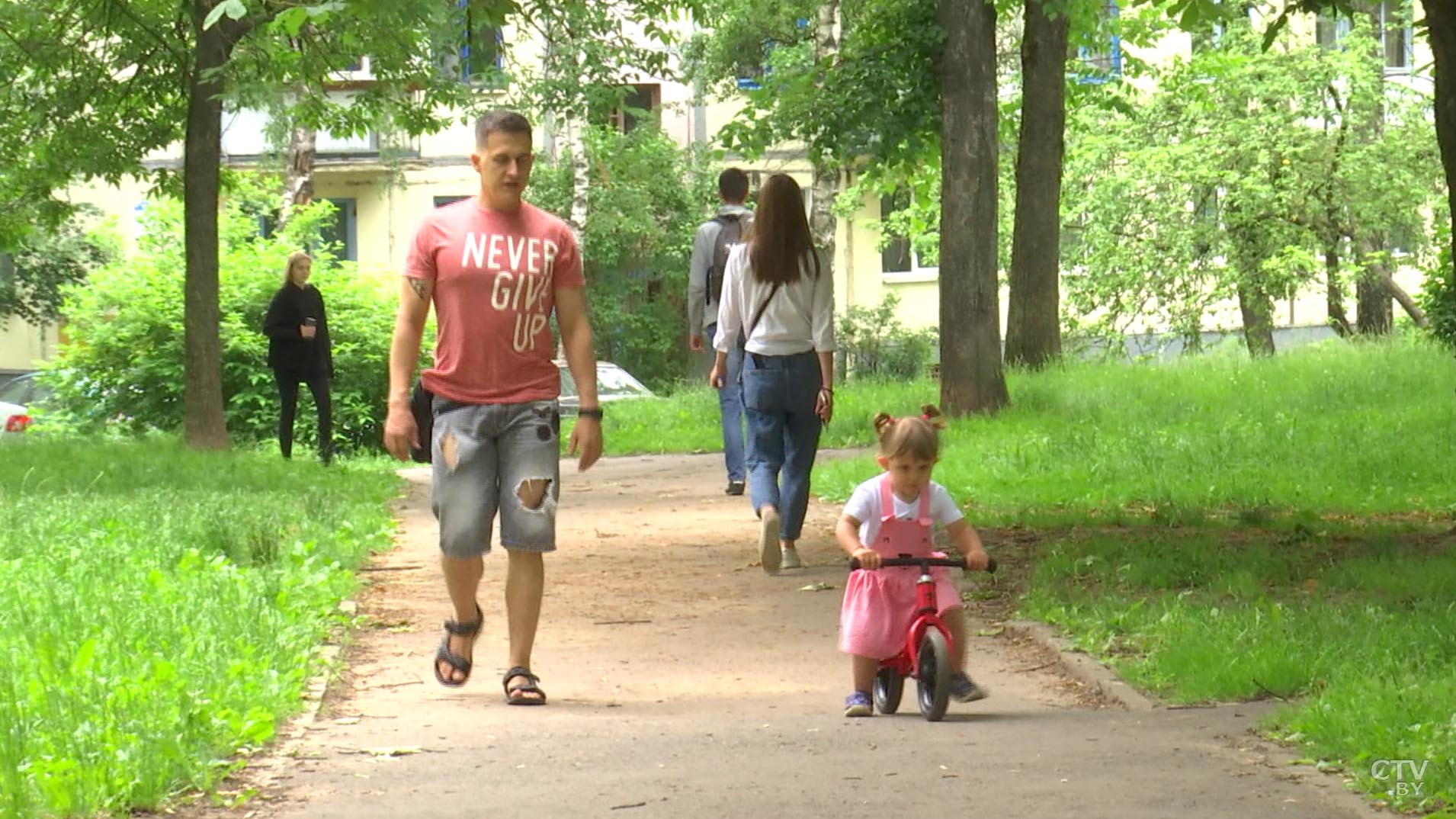 «Не знаю, почему многие жалуются». Семья из Украины переехала в Беларусь и сравнила условия для рождения ребёнка в двух странах -1