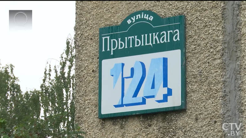 «Уже двое у нас скончались, нас осталось трое». Почему инвалиды в Минске заперты в своих квартирах-16