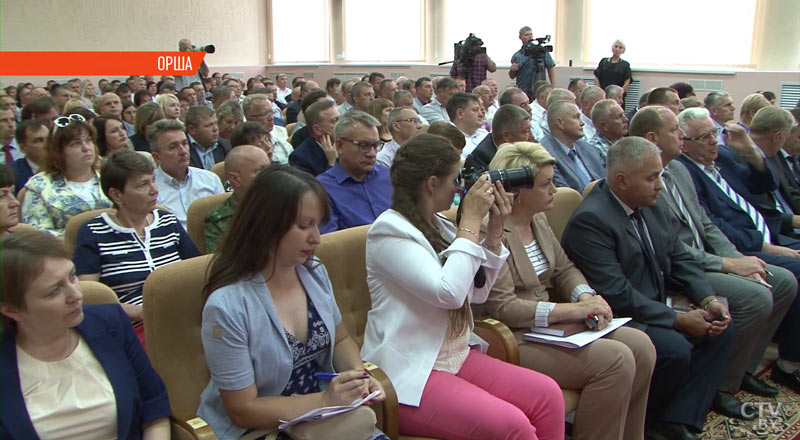 «Есть проблема – её надо решать». Анатолий Исаченко провёл выездной приём граждан в Смолевичах
