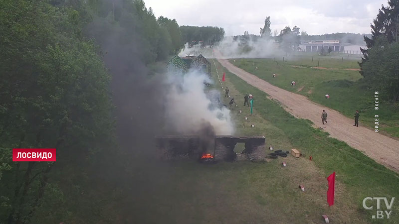 Прыжки с парашютом, стрельба из гранатомёта, рукопашные бои. Почти 100 десантников поучаствовали в марафоне под Витебском-1