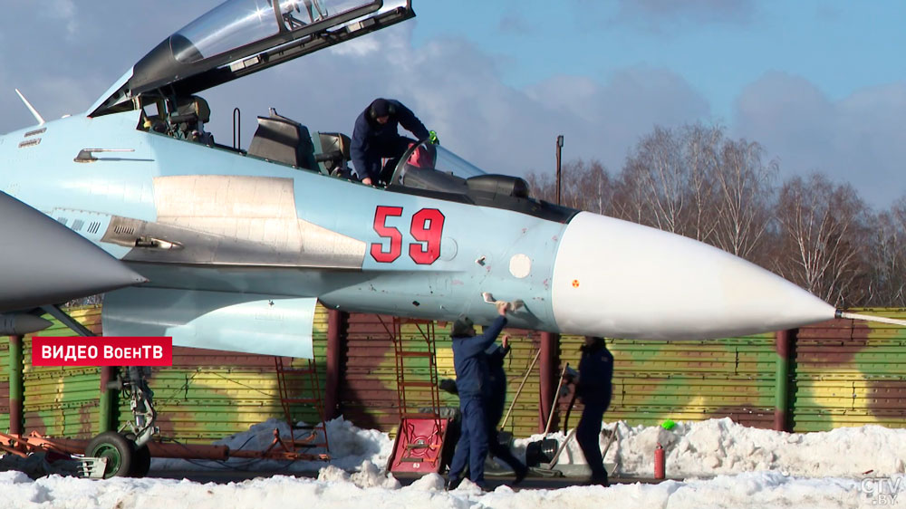 В воздух поднялись истребители. На аэродроме под Барановичами белорусские и российские авиаторы выполнили ряд задач-1