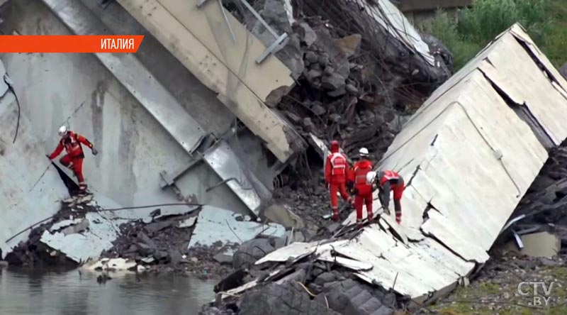 В Генуе обрушился автомобильный мост: 30 человек погибли -4