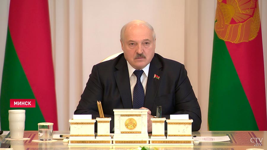 Лукашенко: мы должны иметь заблаговременно планы противодействия разного рода мерзавцам-4