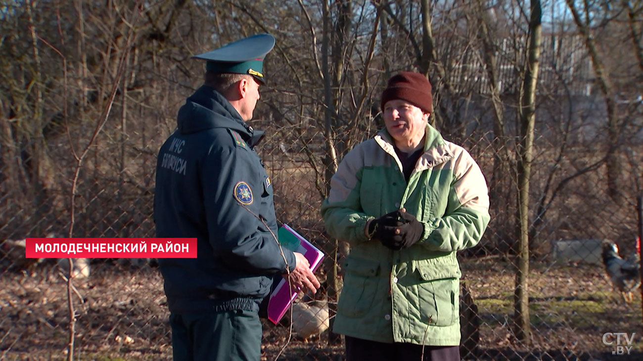 «В безветренную погоду и на безопасном расстоянии от зданий». Как правильно жечь сухую траву?-1