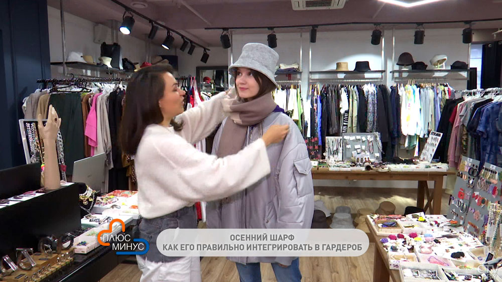 Как красиво завязать шарф? Стилист показала несколько способов-29
