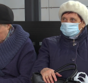 «Если много людей, я надеваю. Маска в кармане». Как белорусы относятся к мерам предосторожности во время коронавируса?
