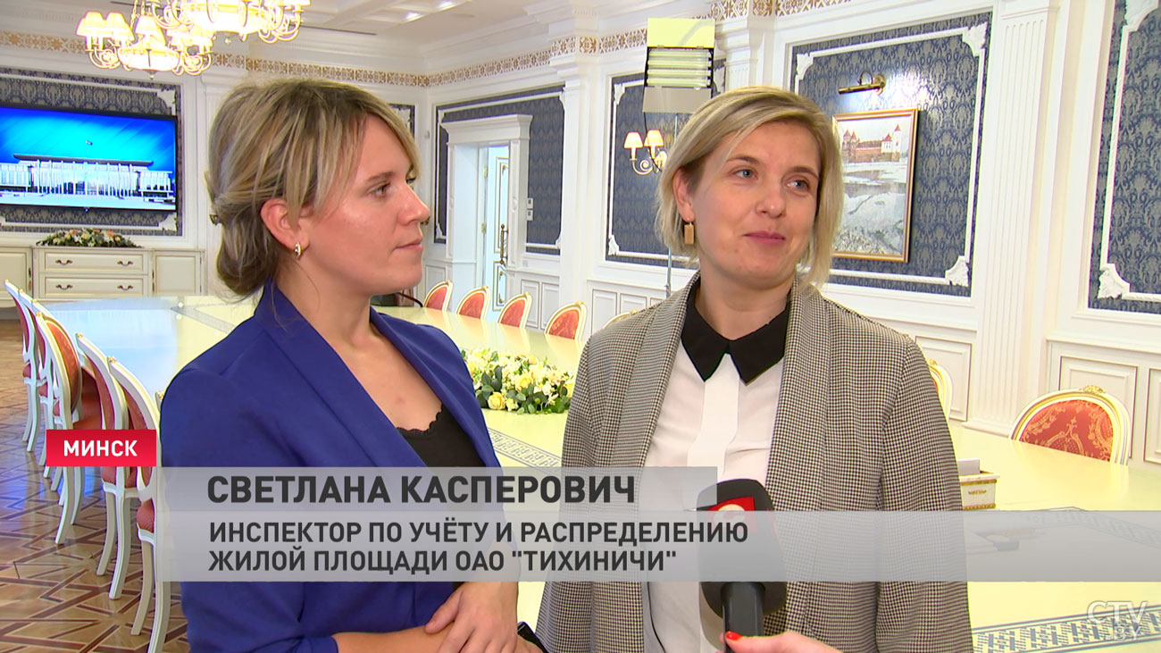 Лукашенко с автоматом в руках. Как выглядит картина, подаренная Президенту на день рождения?-11