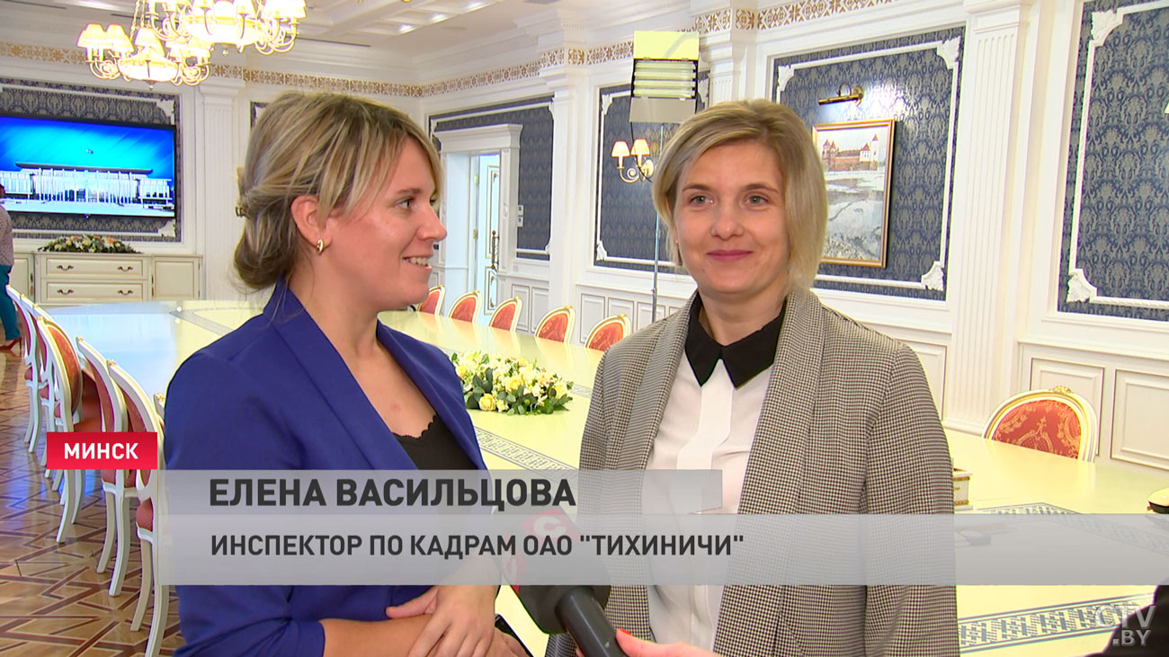 Лукашенко с автоматом в руках. Как выглядит картина, подаренная Президенту на день рождения?-6