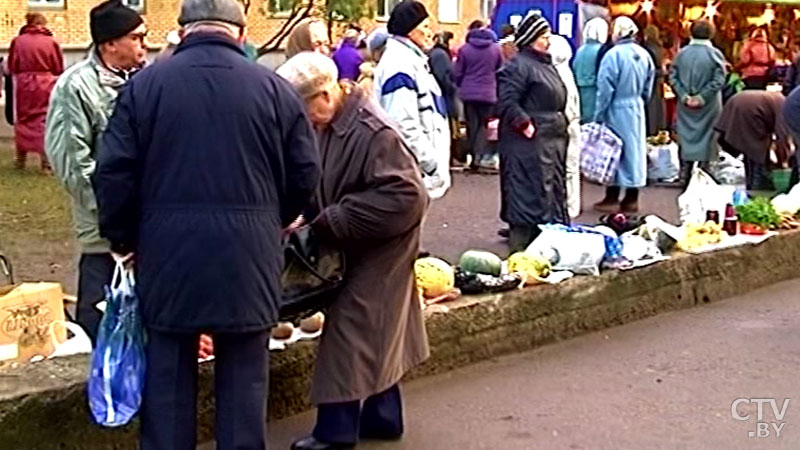 Сотни 3-литровых закаток, очереди и продукты со своего огорода. Как жили в кризисные 90-е-34