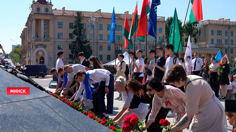 На площади Победы в Минске перевернули символический «Календарь памяти»-13