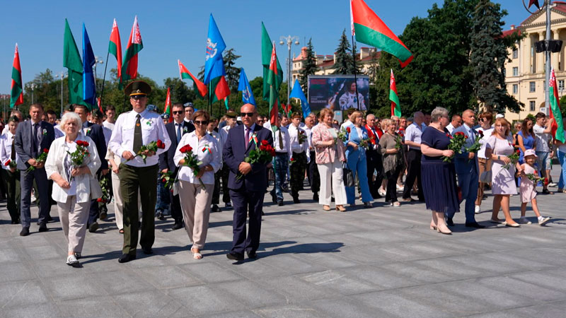 На площади Победы в Минске перевернули символический «Календарь памяти»