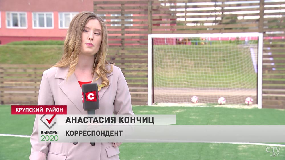 «Надеюсь, олимпийский чемпион на этой площадке вырастет». Карстен на открытии поля для мини-футбола в Крупском районе-1