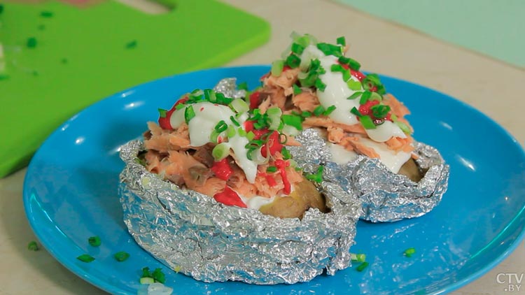 Запечённый картофель с копчёной горбушей. Готовим сытный завтрак-10