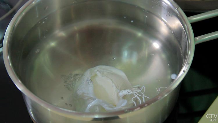 Пшённая каша с яйцом пашот. Шеф-повар показал рецепт полезного завтрака -10