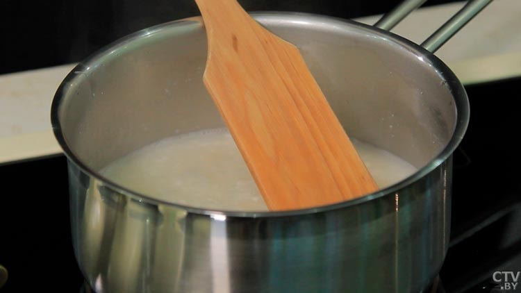 Рисовая каша с клубникой и орехами. Готовим завтрак, который понравится детям-4 Рисовая каша с клубникой и орехами. Готовим завтрак, который понравится детям-4