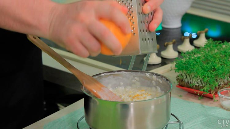 Рисовая каша с клубникой и орехами. Готовим завтрак, который понравится детям-7 Рисовая каша с клубникой и орехами. Готовим завтрак, который понравится детям-7