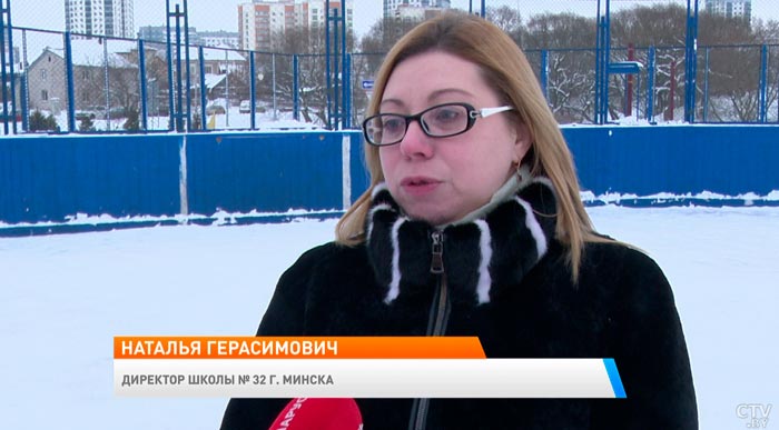 Многие школы обустроили свои площадки. Где в Минске можно покататься на коньках?-11