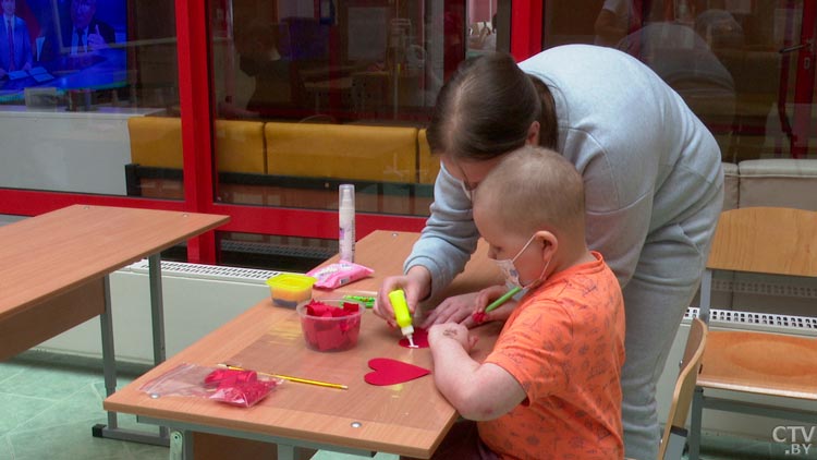 В «КиндерВите» нет случайных людей. Вот как волонтёры помогают детям, заболевшим онкологией-1