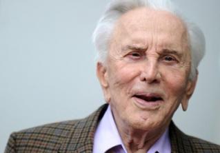 Легенда Голливуда Кирк Дуглас умер на 104 году жизни