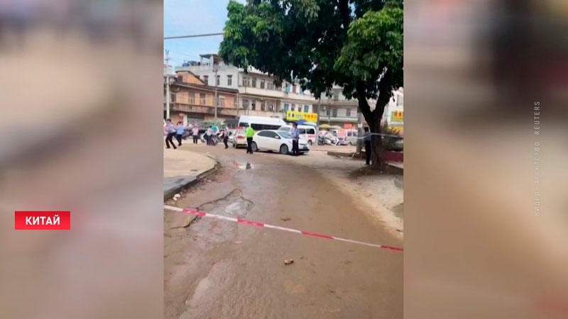 В Китае мужчина напал с ножом на детский сад. Погибли воспитатель, родители и малыши