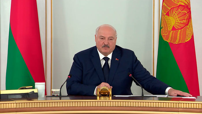 Лукашенко: не должно быть проволочек и бюрократизма – конкретно, по-военному надо решать все задачи
