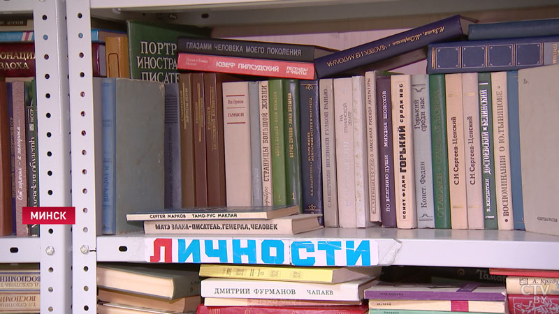 «Нашли прямо в контейнерах, завернутые в пакеты, тряпочки». Как минчане восстанавливают старые книги-15