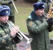 Начальник погранзаставы встречал жену из роддома с оркестром в Кобрине 