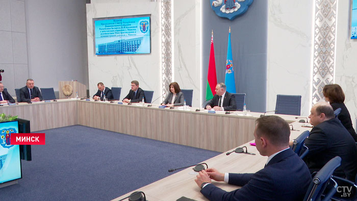 В работе с обращениями не должно быть формализма. Наталья Кочанова встретилась с руководством и депутатами Минска-1