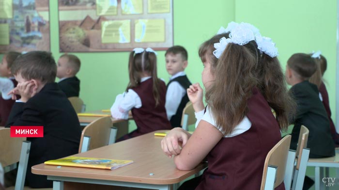 «Что-то нахлынуло такое». Владимир Перцов 1 сентября посетил родную школу в Витебске-7